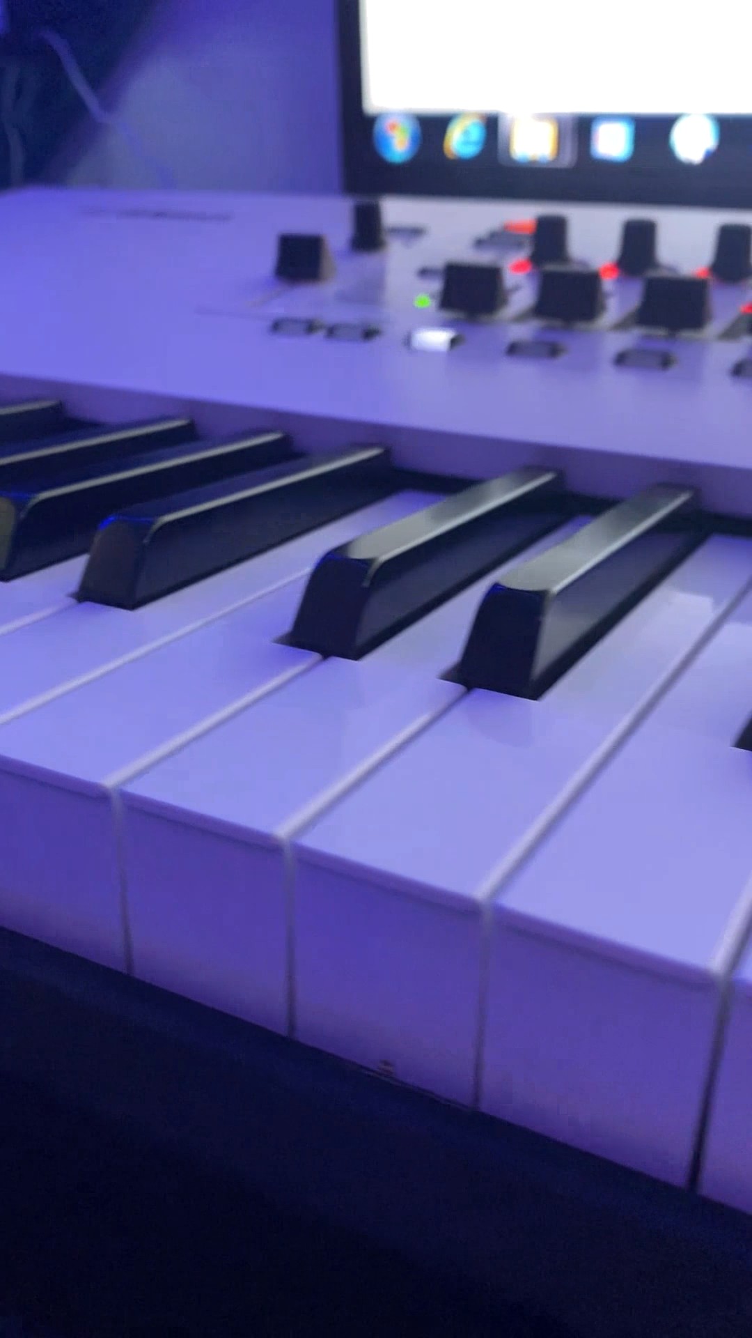 SnapShot-sweat-n-synths-vert